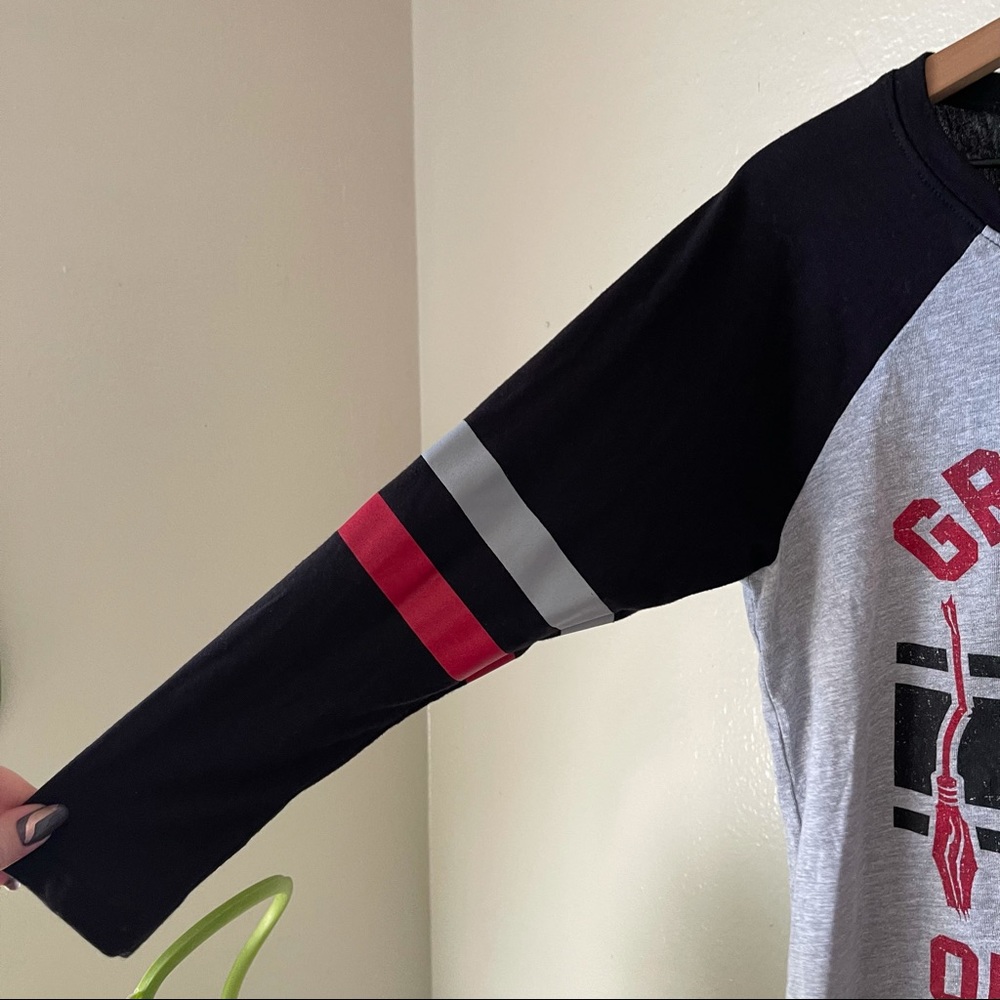 Hot Topic | Gryffindor Quidditch Raglan Top - Picture 4 of 6